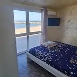 Lazy Lounge *
