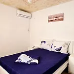 Lazy Lounge מנגליה