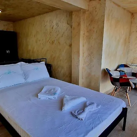 Lazy Lounge מנגליה